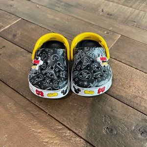 Size 4 Mickey Mouse Light Up Crocs